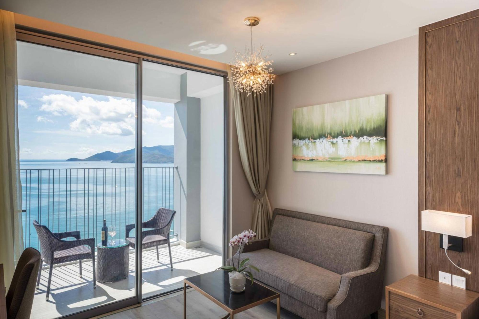 Panorama Oceanfront Suite 나트랑 외부 사진