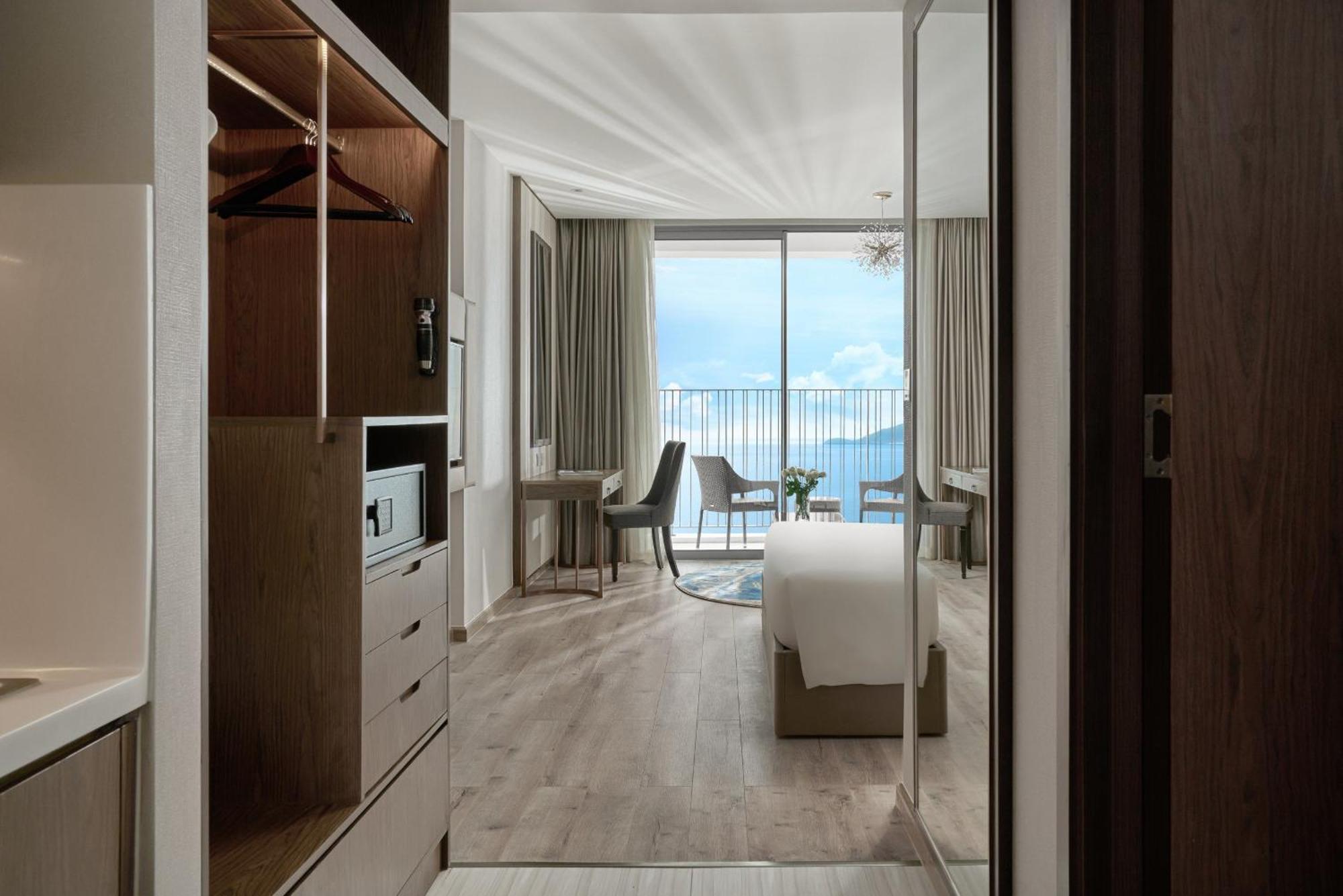 Panorama Oceanfront Suite 나트랑 외부 사진